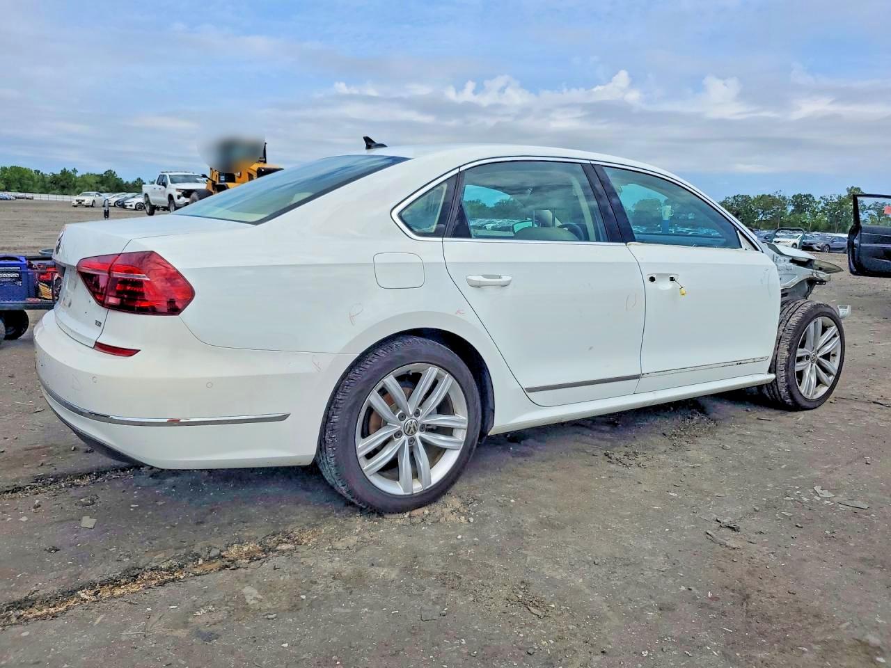 2018 VOLKSWAGEN PASSAT SEL PREMIUM — снимка 3