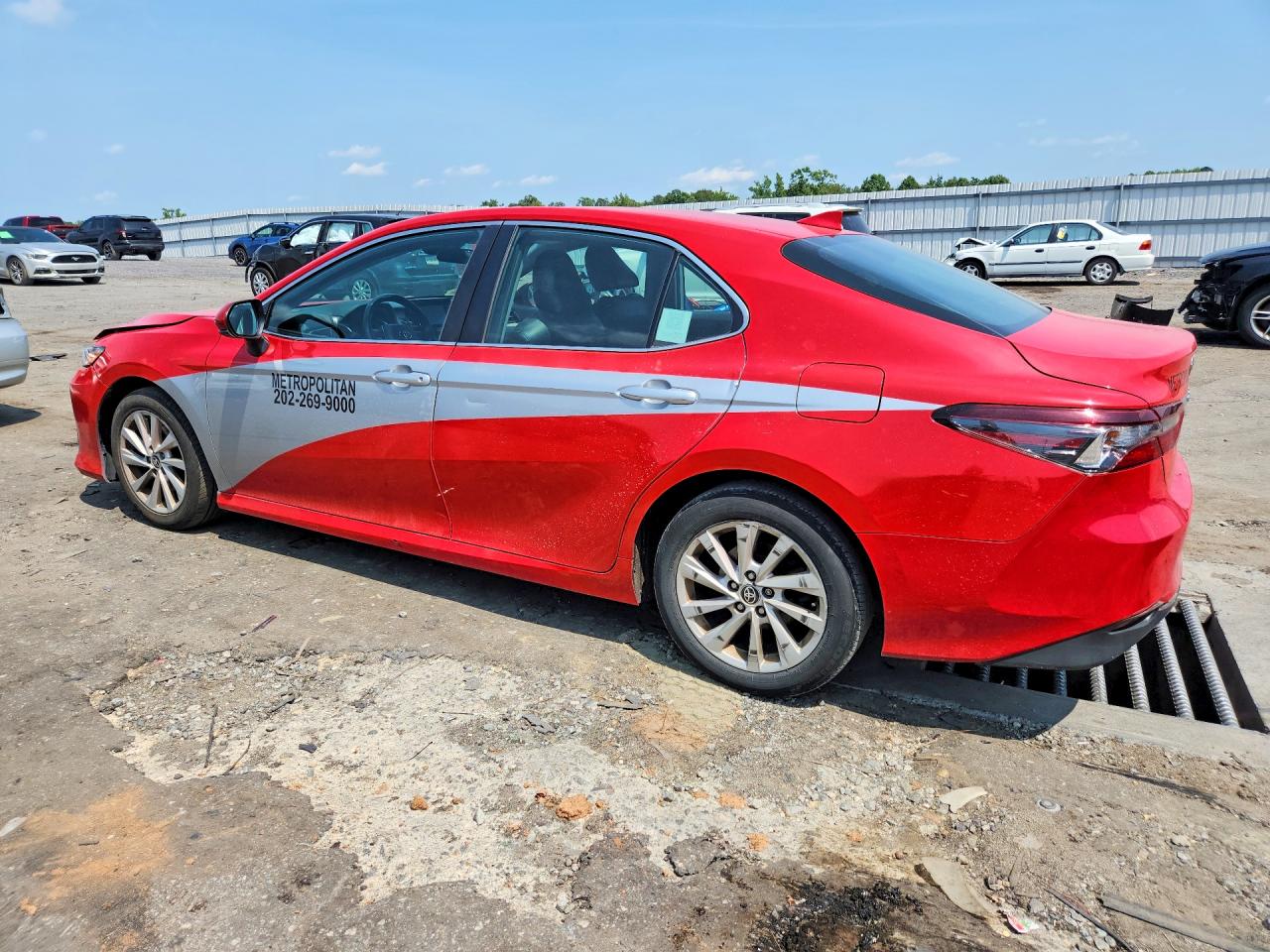 2021 TOYOTA CAMRY LE — снимка 2