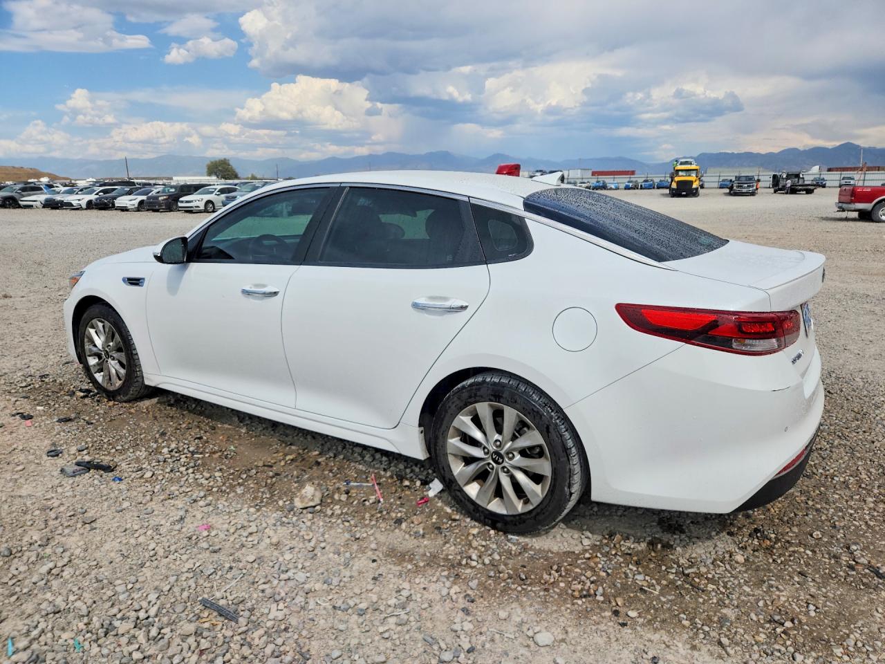 2018 KIA OPTIMA S — снимка 2