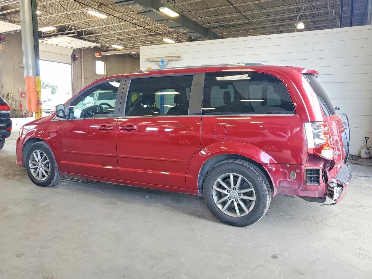 2015 DODGE GRAND CARAVAN SXT — снимка 2