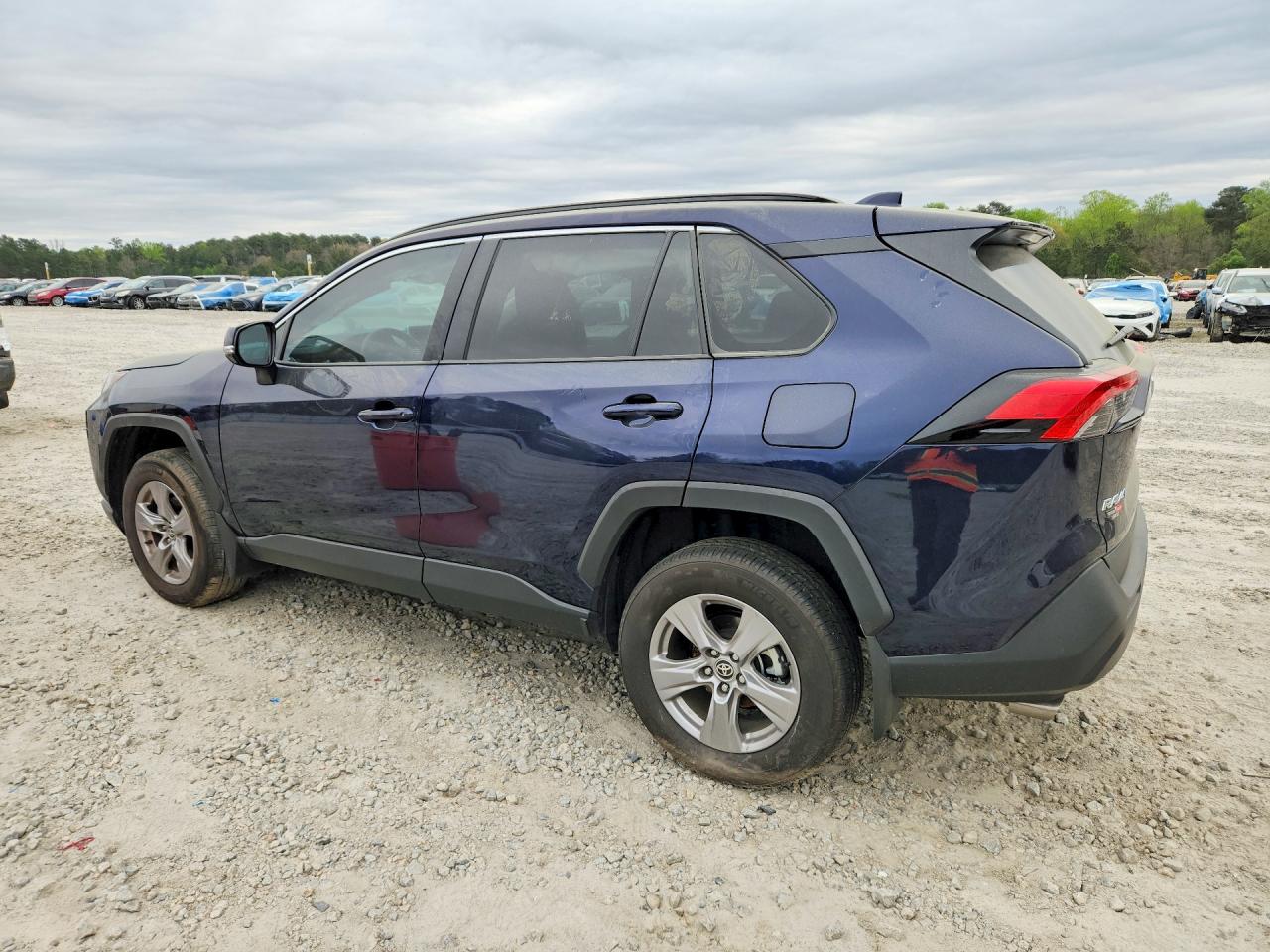 2025 TOYOTA RAV4 XLE — снимка 2