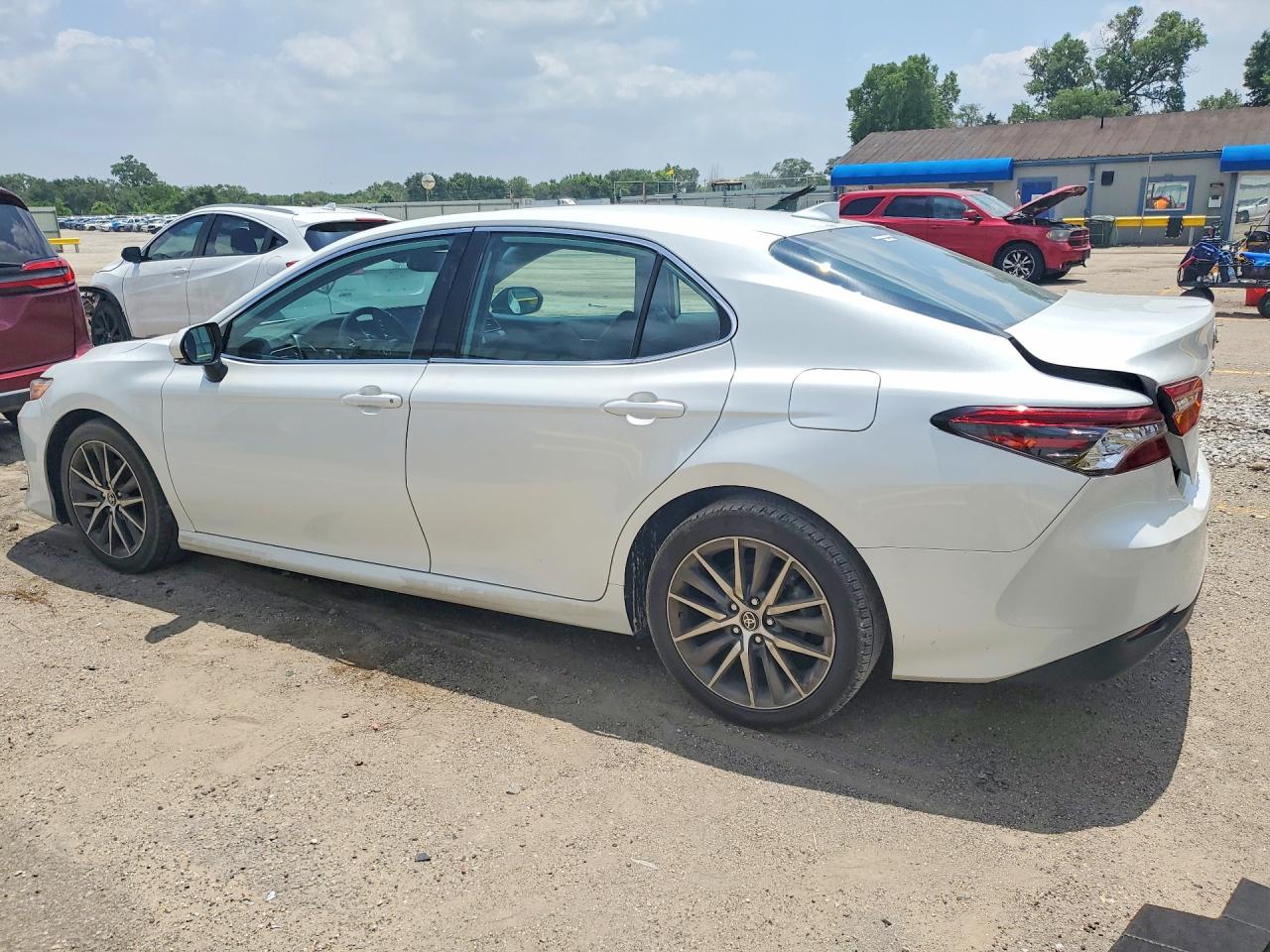 2021 TOYOTA CAMRY XLE — снимка 2