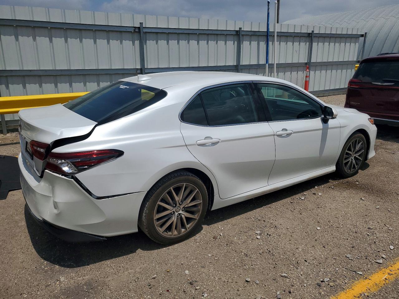 2021 TOYOTA CAMRY XLE — снимка 3