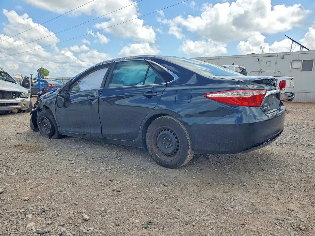 2017 TOYOTA CAMRY LE — снимка 2