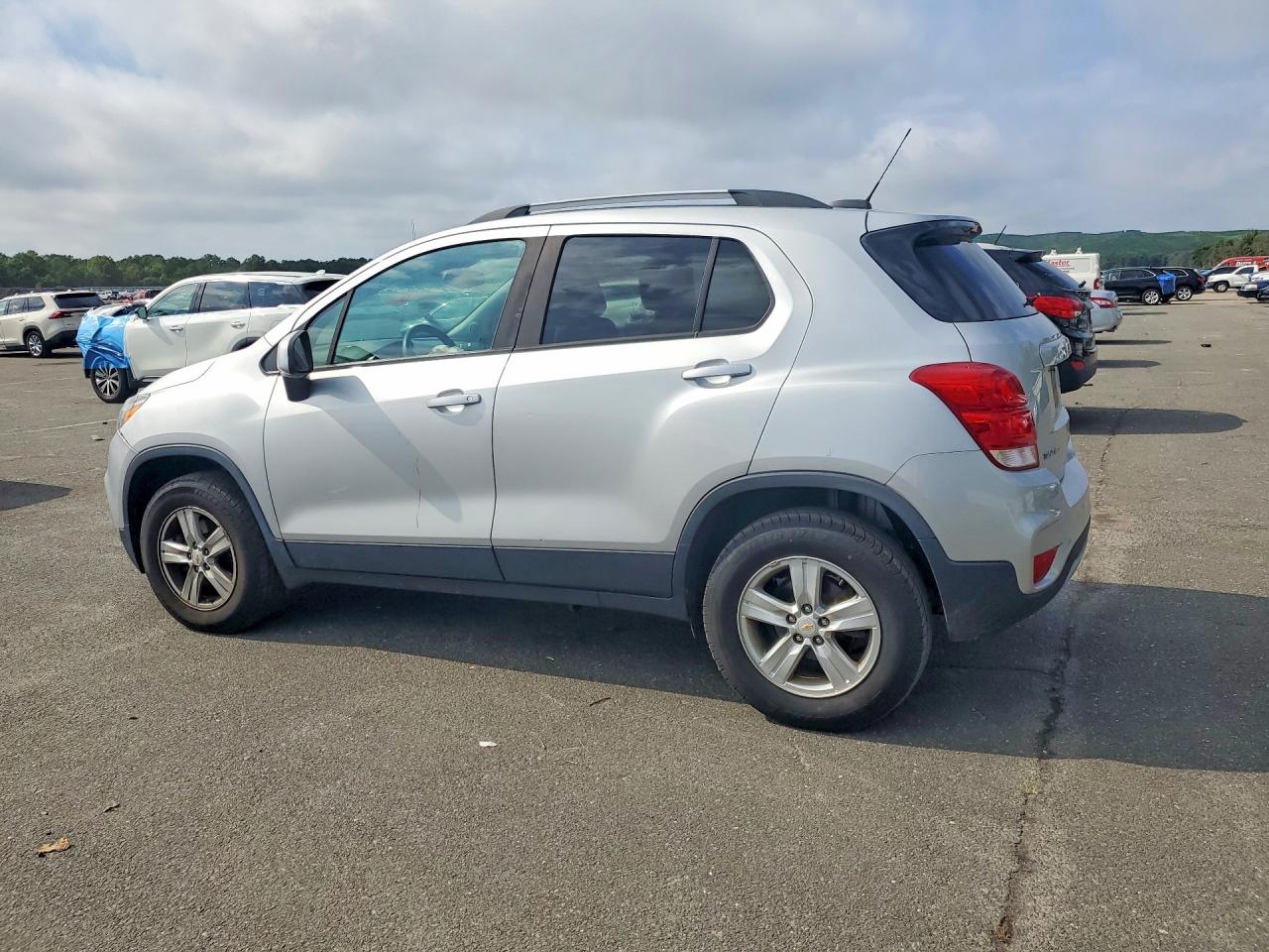 2021 CHEVROLET TRAX 1LT — снимка 2