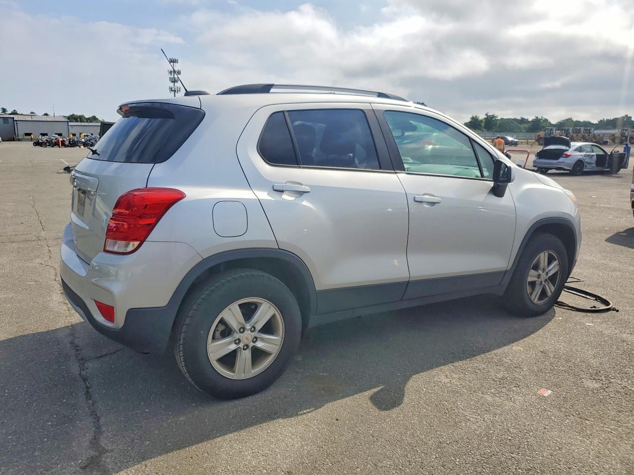 2021 CHEVROLET TRAX 1LT — снимка 3