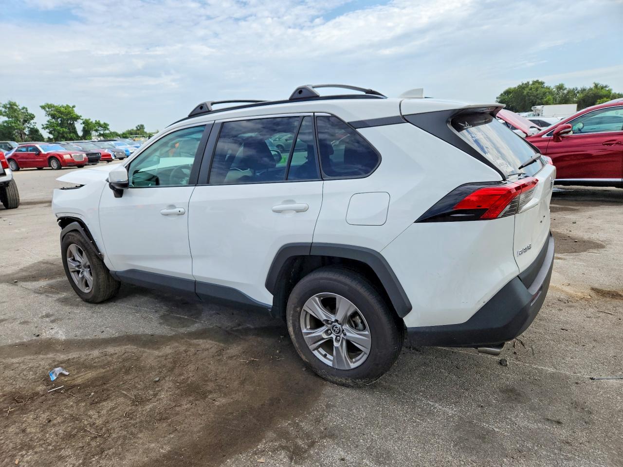 2024 TOYOTA RAV4 XLE — снимка 2