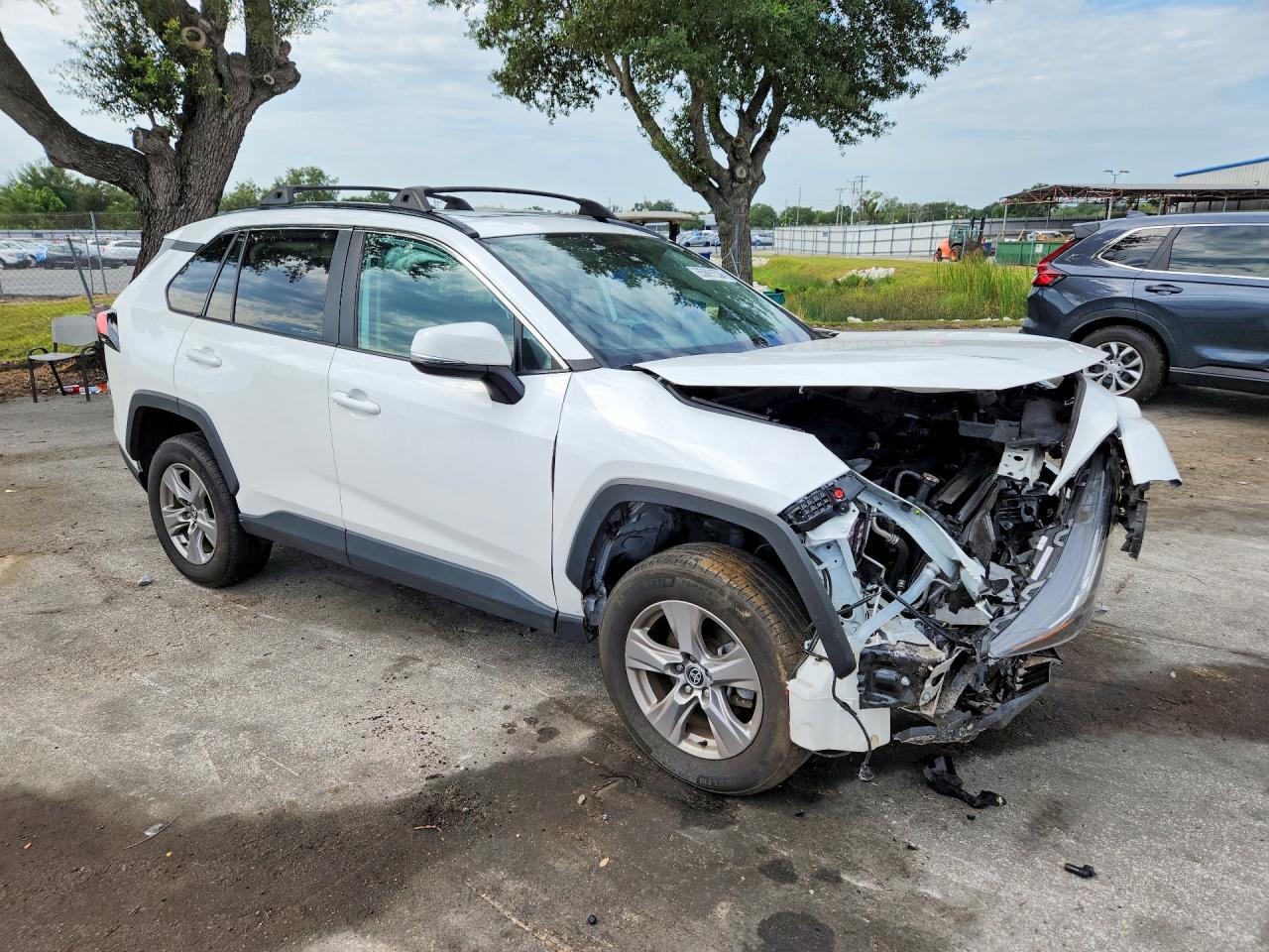 2024 TOYOTA RAV4 XLE — снимка 4