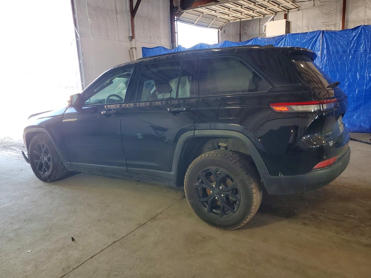 2024 JEEP GRAND CHEROKEE LAREDO — снимка 2
