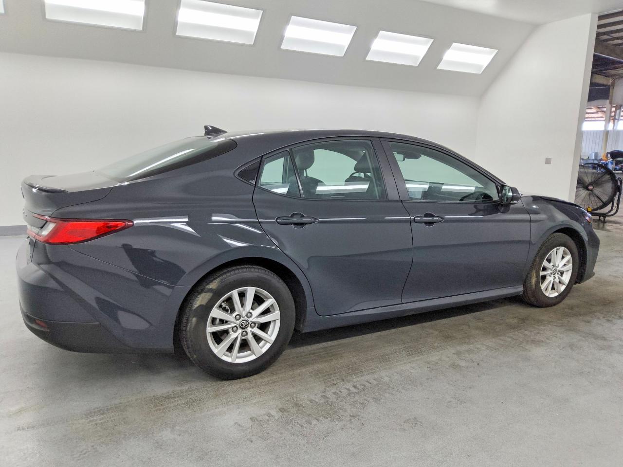 2025 TOYOTA CAMRY LE — снимка 3