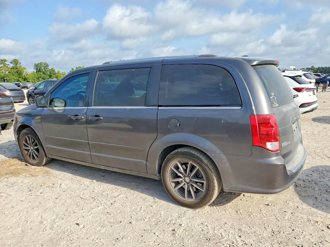 2017 DODGE GRAND CARAVAN SXT — снимка 2