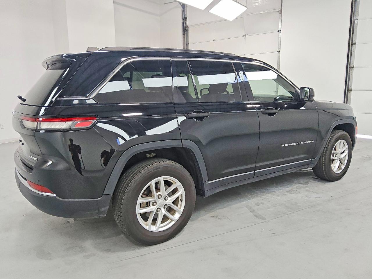 2023 JEEP GRAND CHEROKEE LAREDO — снимка 3