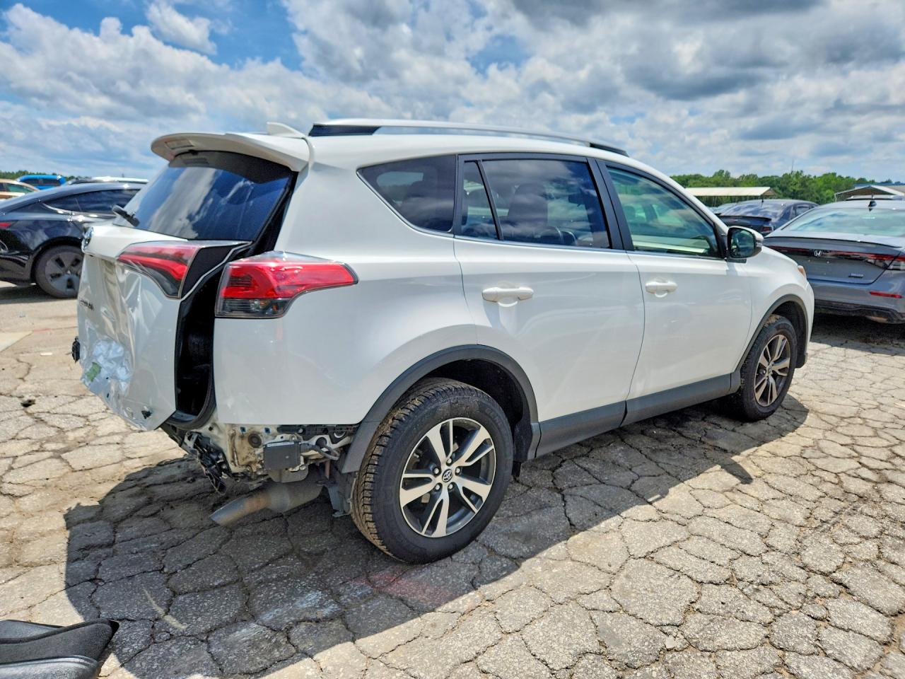2018 TOYOTA RAV4 XLE — снимка 3