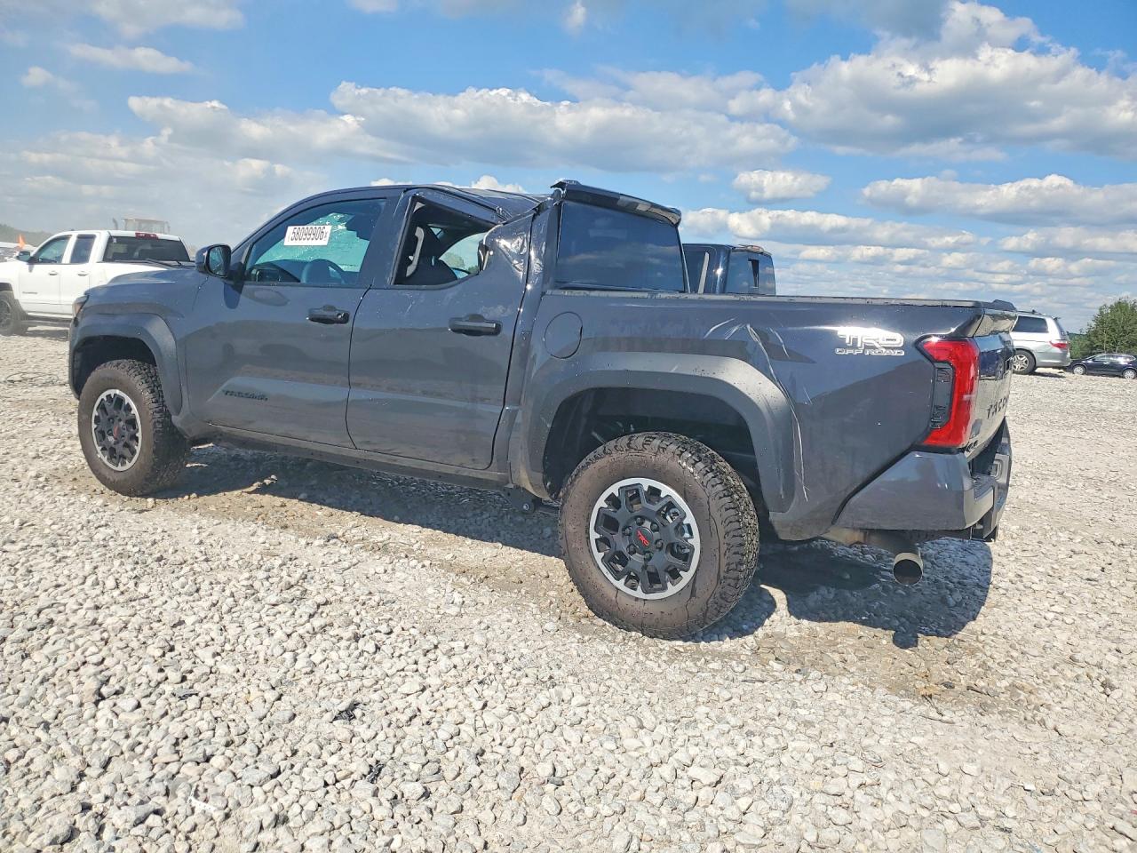 2026 TOYOTA TACOMA TRD OFF-ROAD — снимка 2