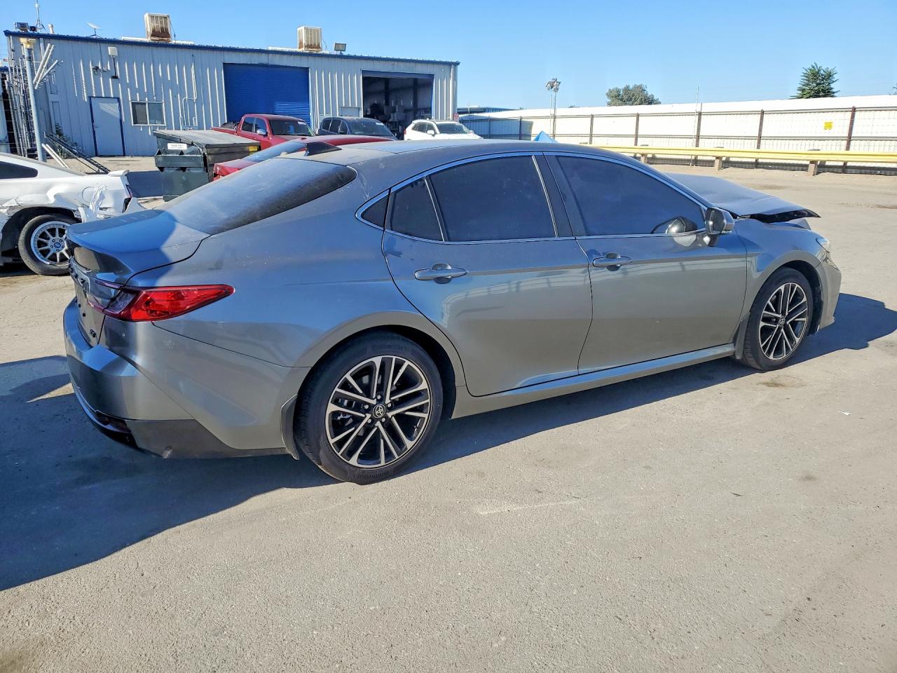 2026 TOYOTA CAMRY XLE — снимка 3