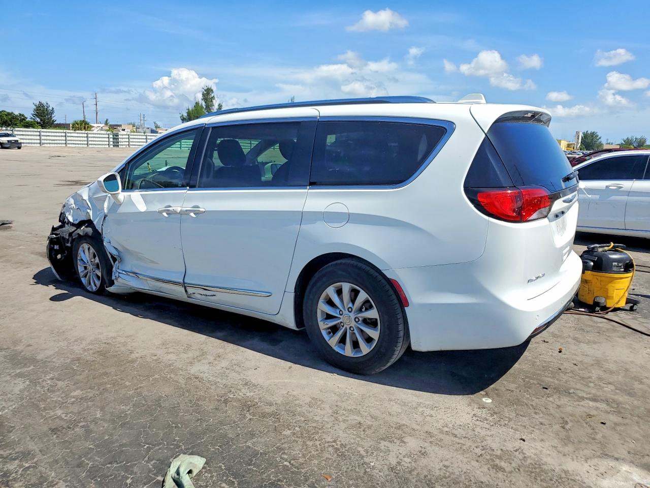 2019 CHRYSLER PACIFICA TOURING L — снимка 2