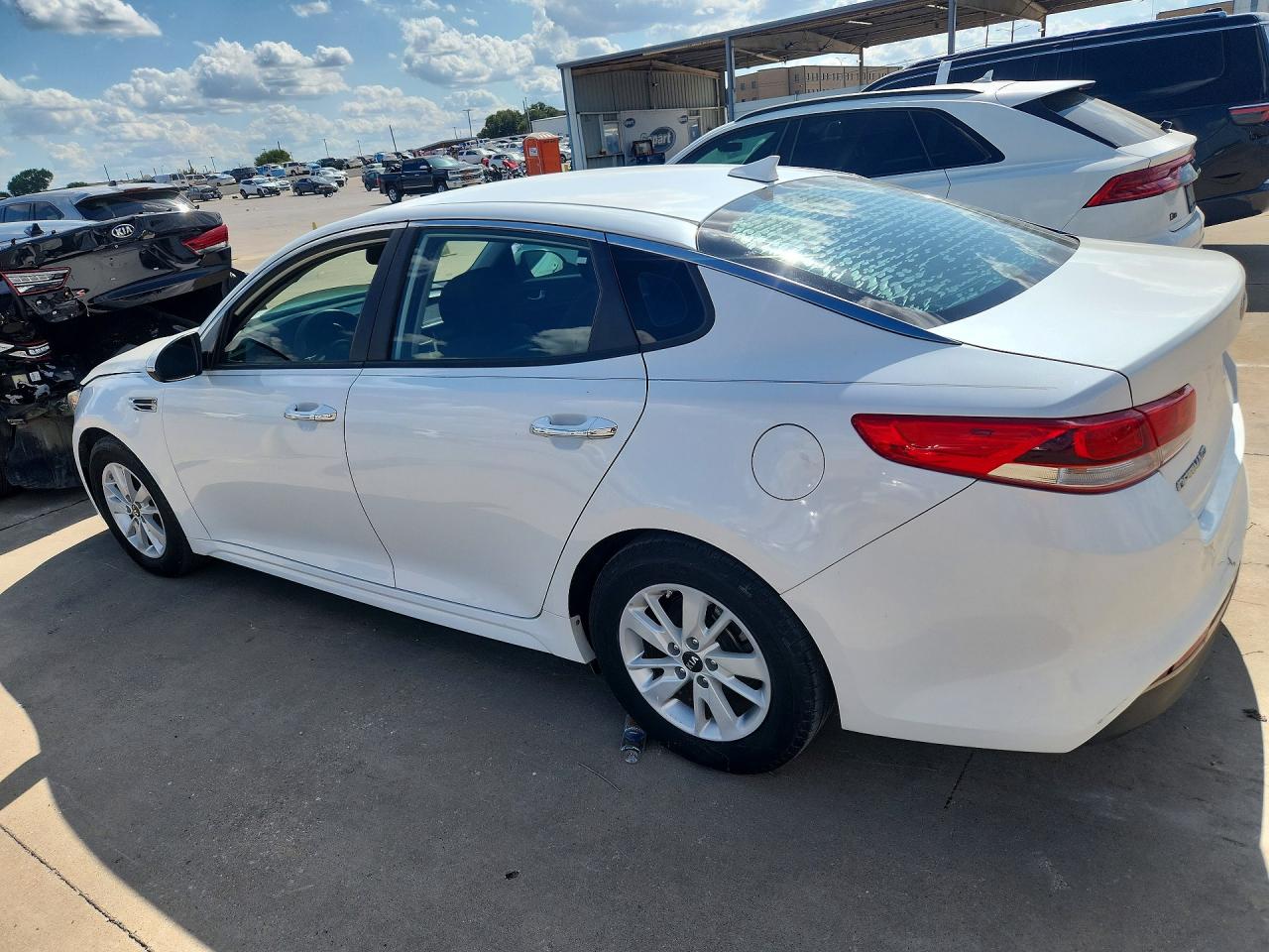 2017 KIA OPTIMA LX — снимка 2