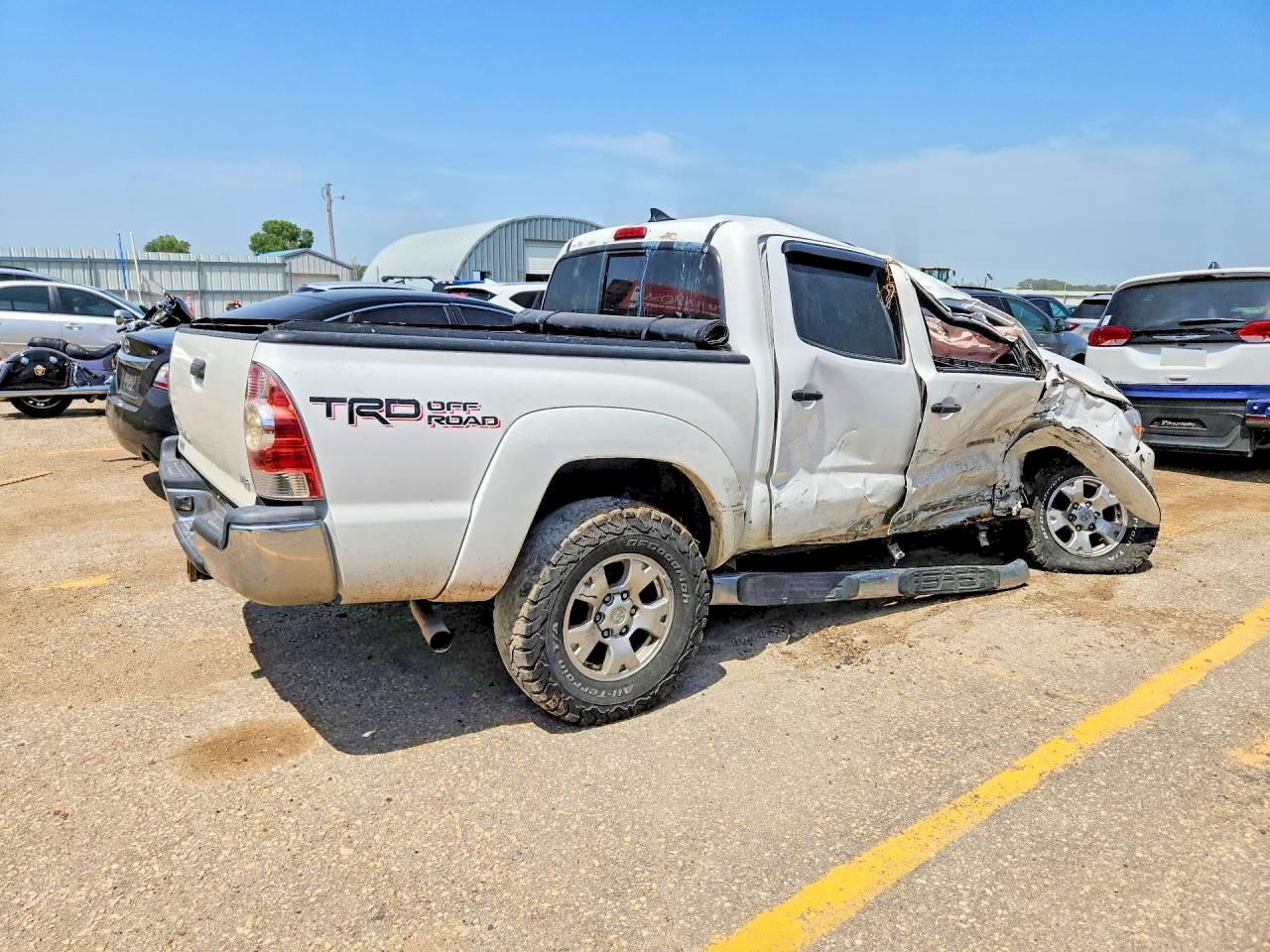 2015 TOYOTA TACOMA V6 — снимка 3
