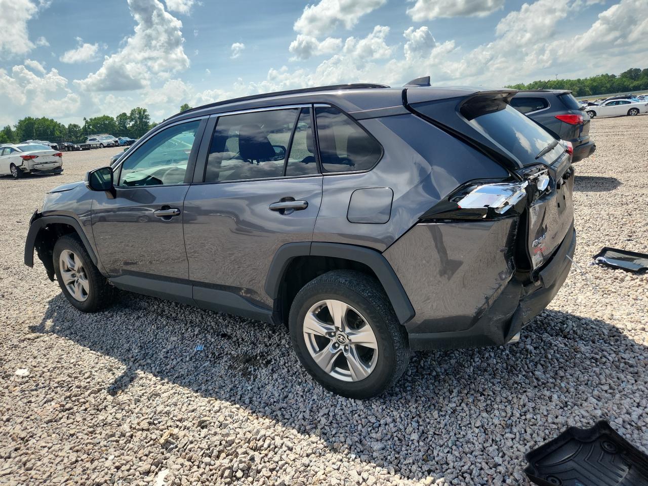 2022 TOYOTA RAV4 XLE — снимка 2