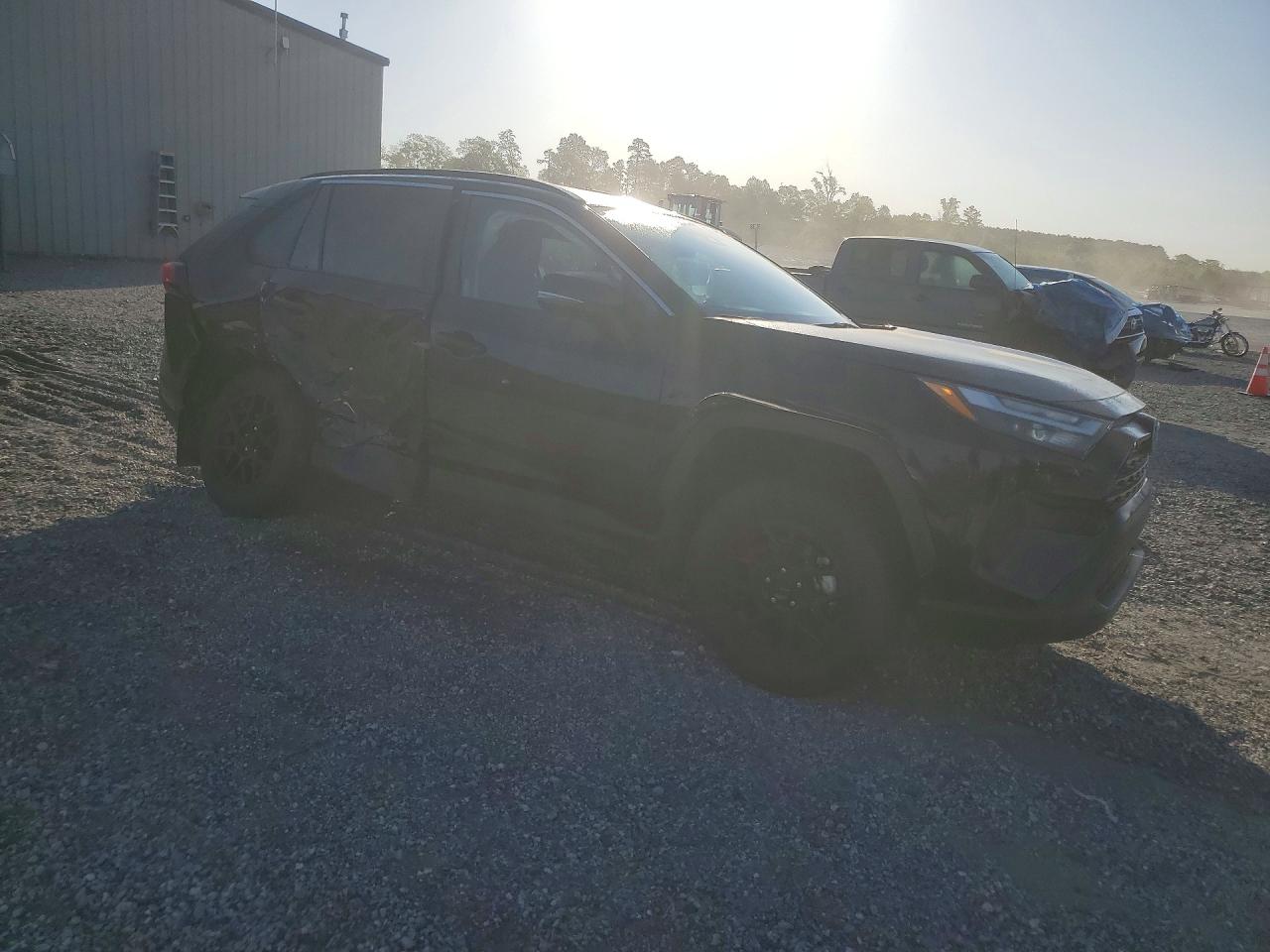 2025 TOYOTA RAV4 XLE — снимка 4