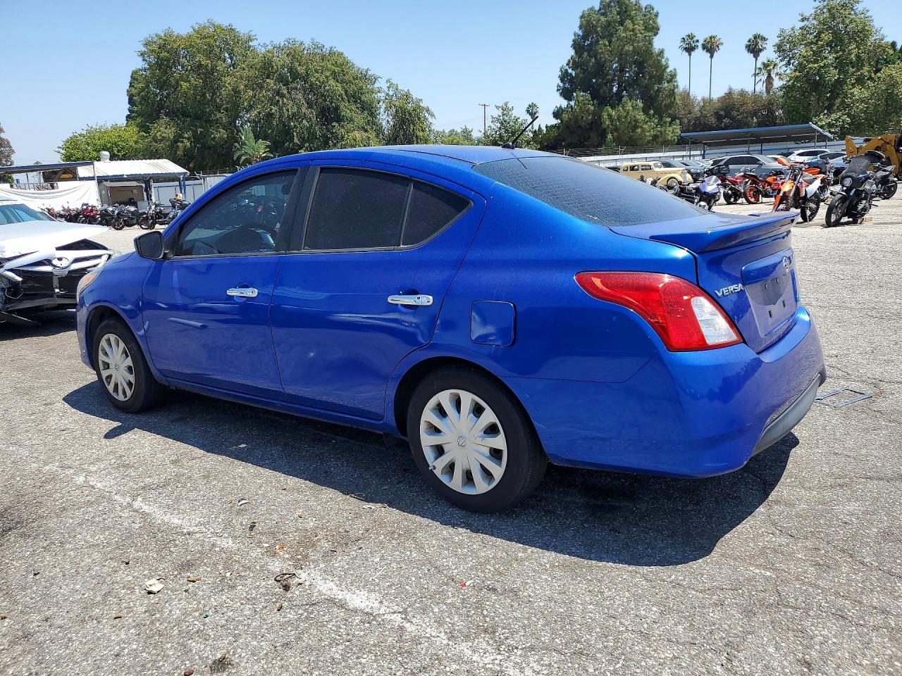 2016 NISSAN VERSA 1.6 SV — снимка 2