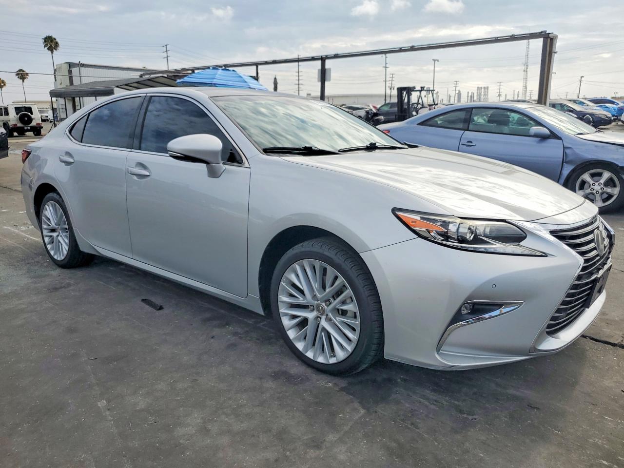 2017 LEXUS ES 350 — снимка 4