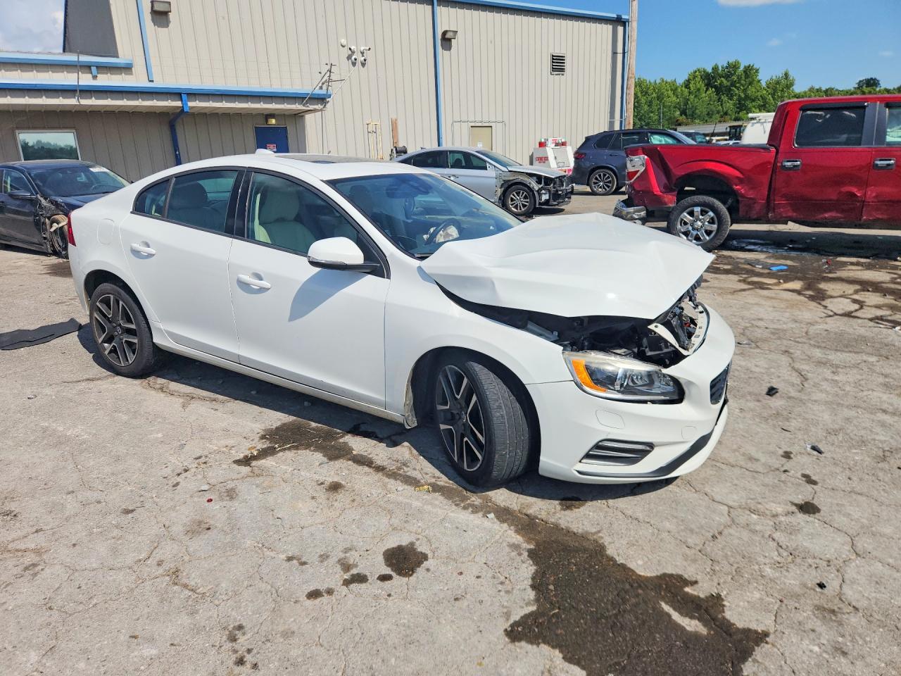 2017 VOLVO S60 — снимка 4