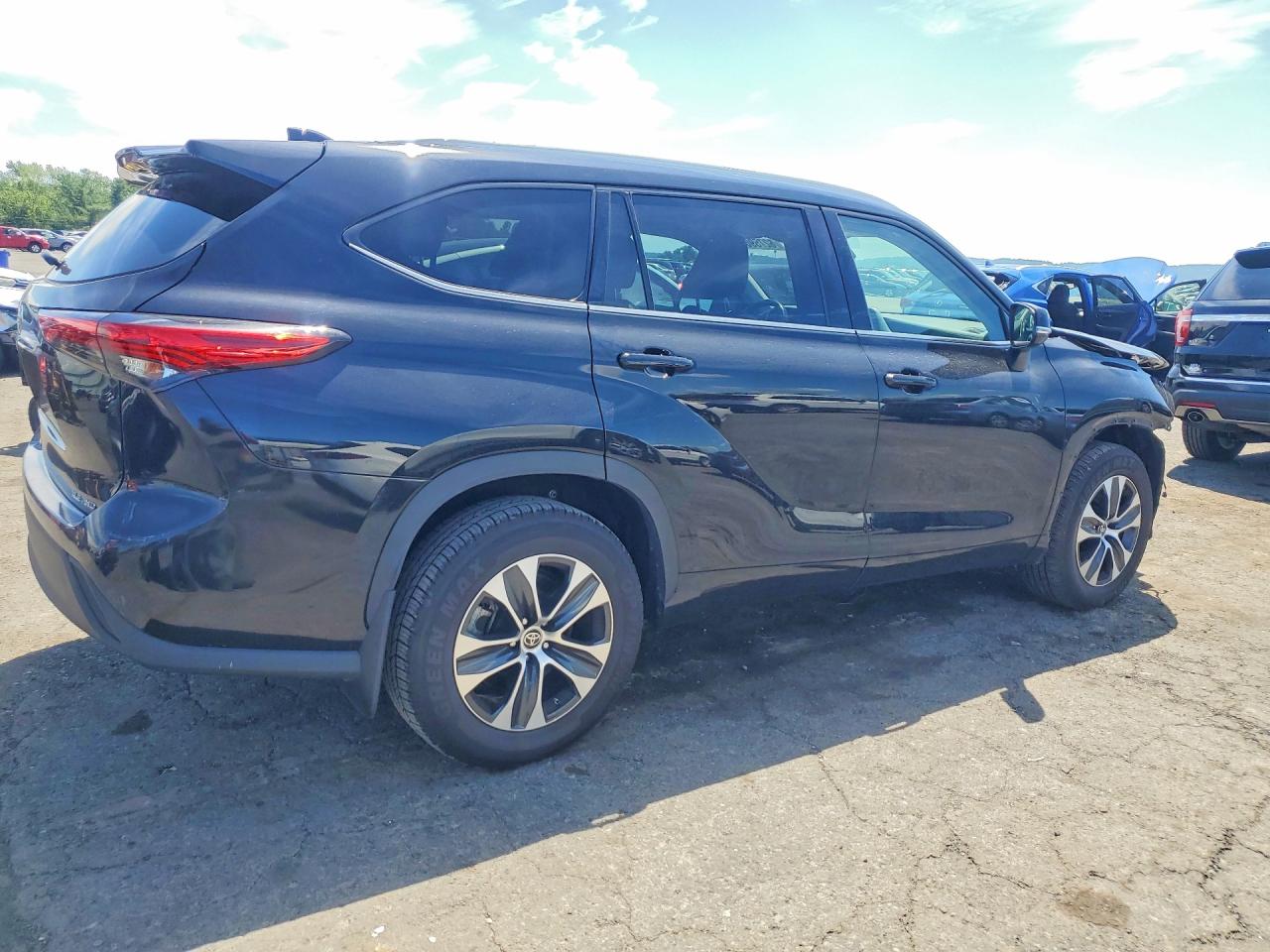 2022 TOYOTA HIGHLANDER XLE — снимка 3