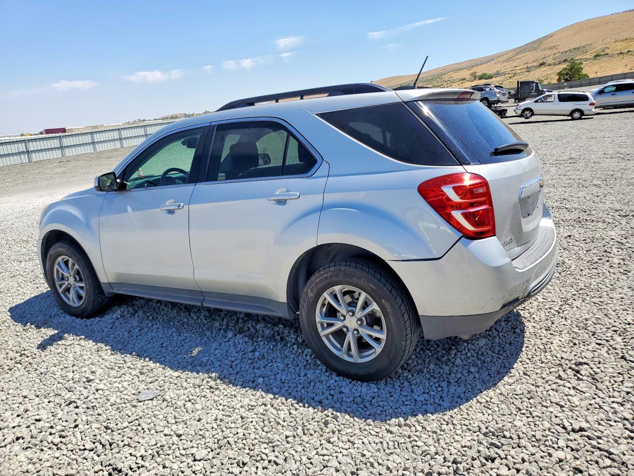 2017 CHEVROLET EQUINOX LT — снимка 2