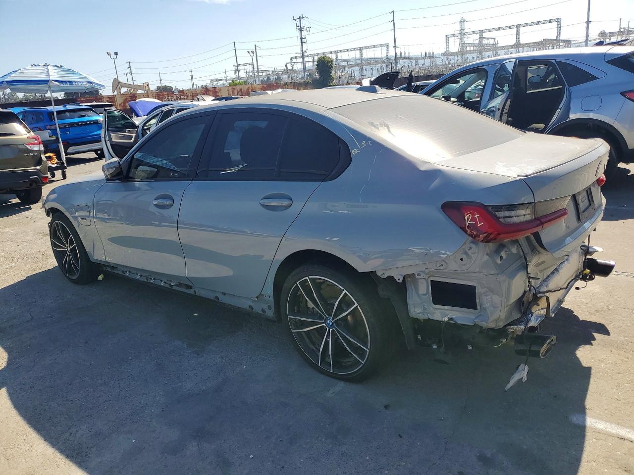 2023 BMW 330E — снимка 2