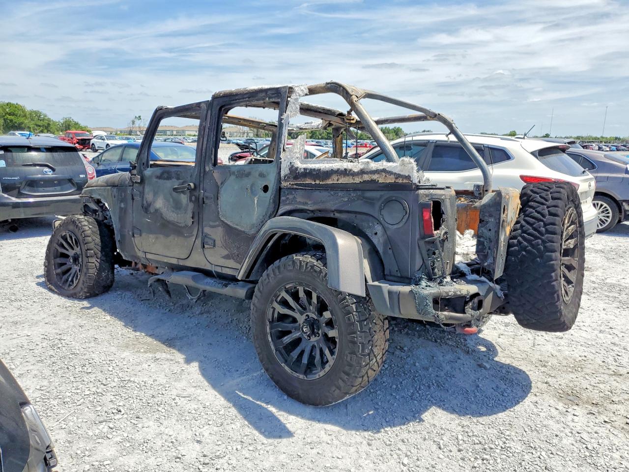 2017 JEEP WRANGLER UNLIMITED SAHARA — снимка 2