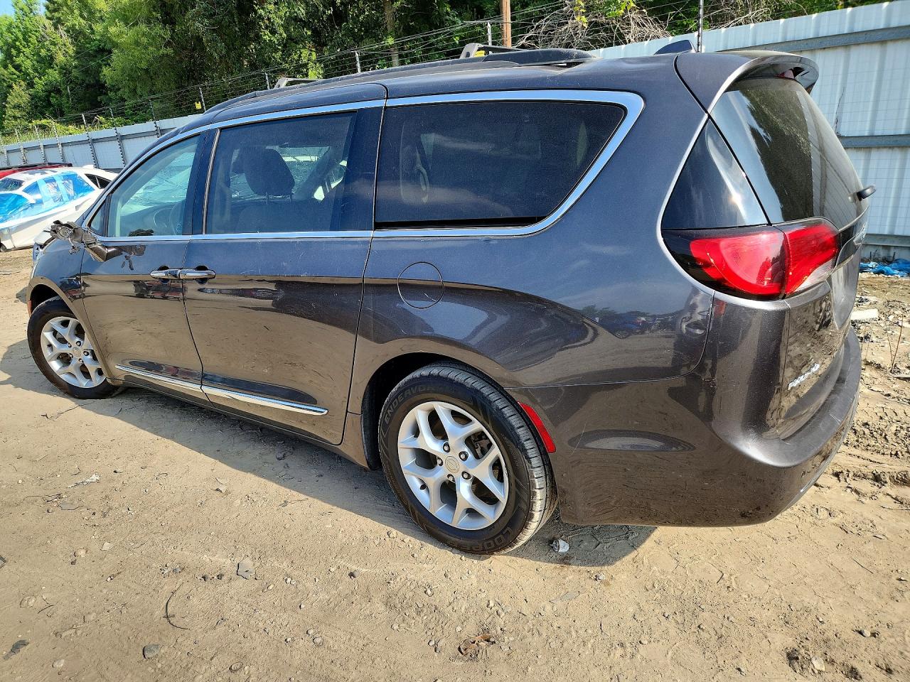 2017 CHRYSLER PACIFICA TOURING L — снимка 2