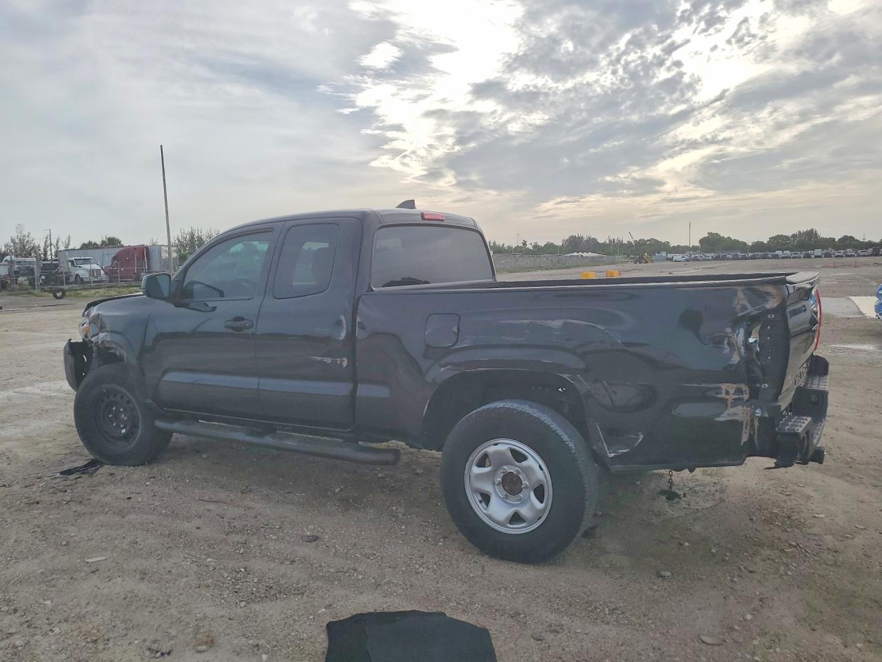 2023 TOYOTA TACOMA SR — снимка 2