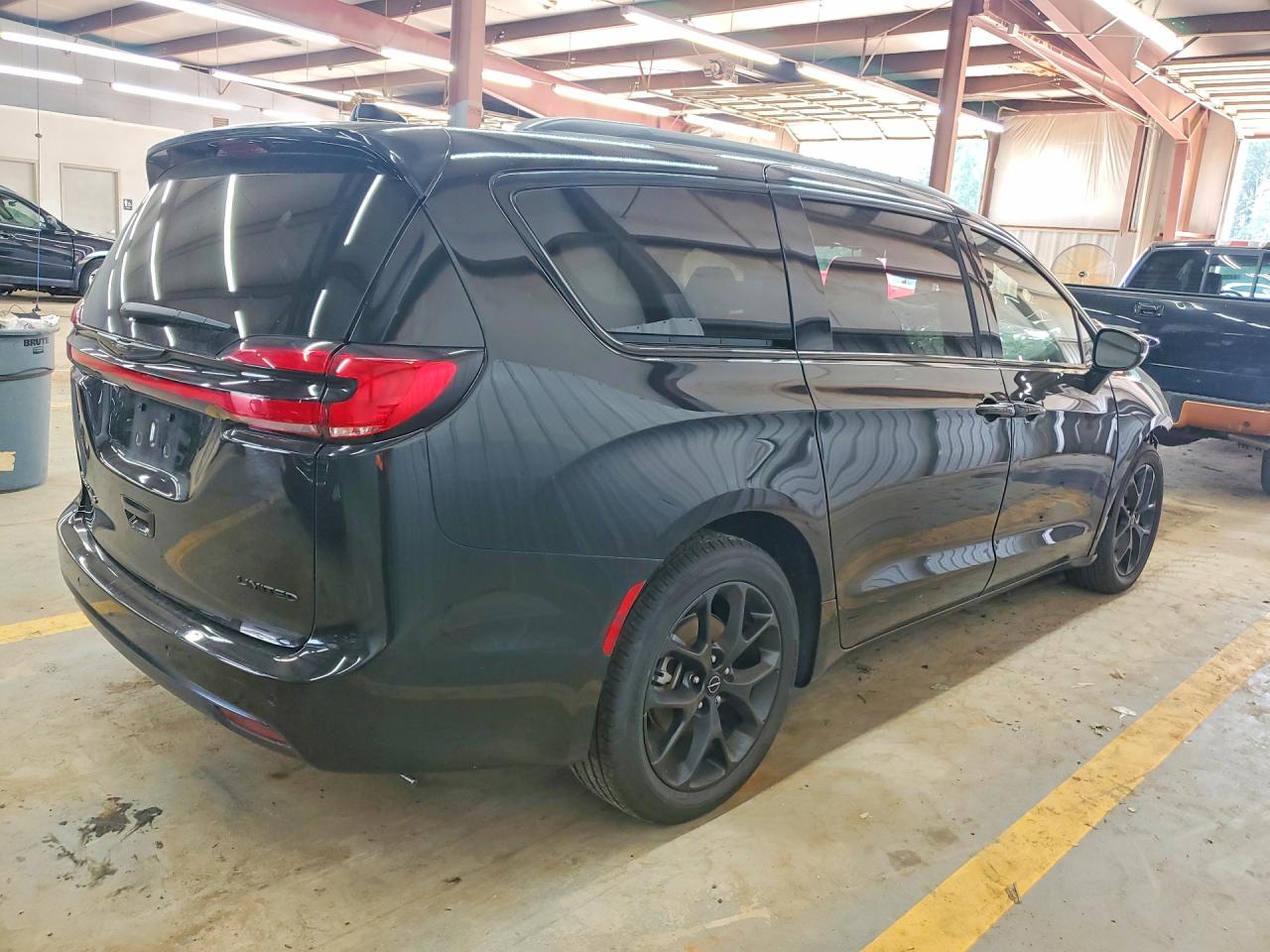 2025 CHRYSLER PACIFICA LIMITED — снимка 3
