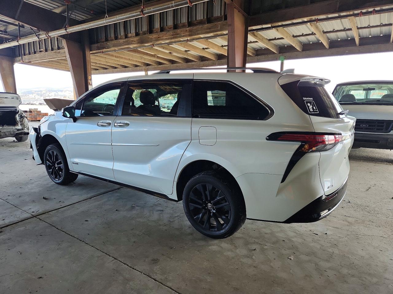 2021 TOYOTA SIENNA LIMITED 7-PASSENGER — снимка 2