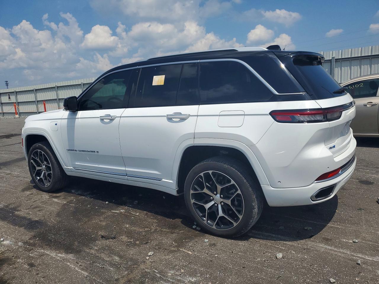 2022 JEEP GRAND CHEROKEE SUMMIT 4XE — снимка 2
