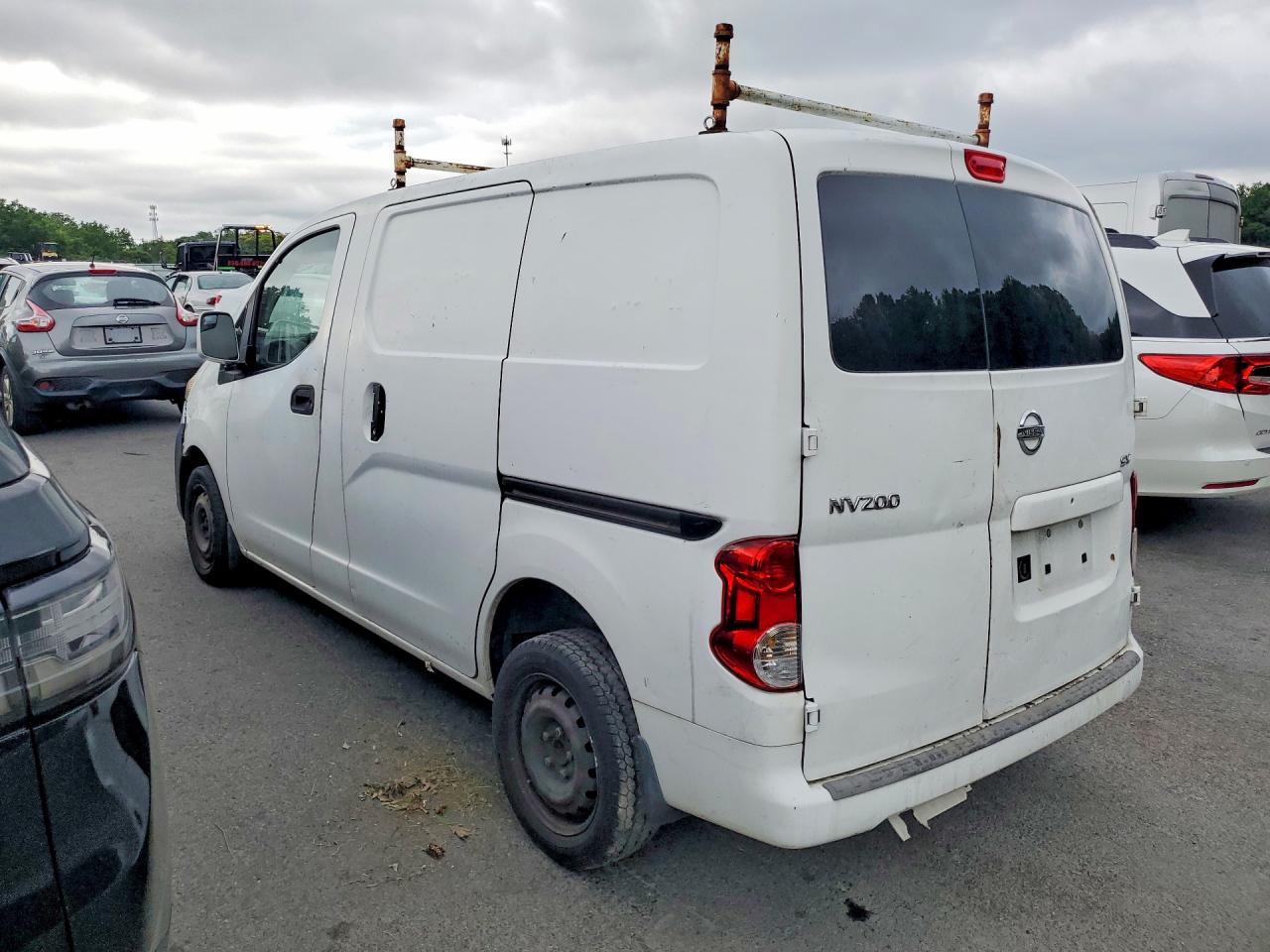 2017 NISSAN NV200 SV — снимка 2