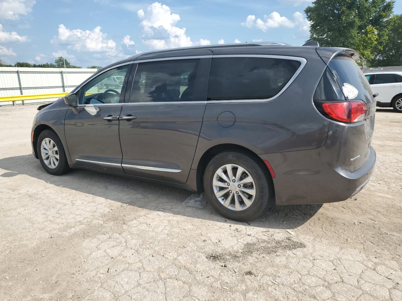 2018 CHRYSLER PACIFICA TOURING L — снимка 2