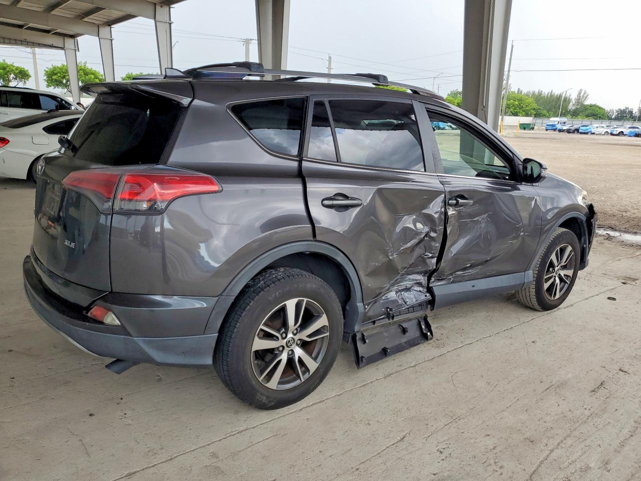 2018 TOYOTA RAV4 XLE — снимка 3