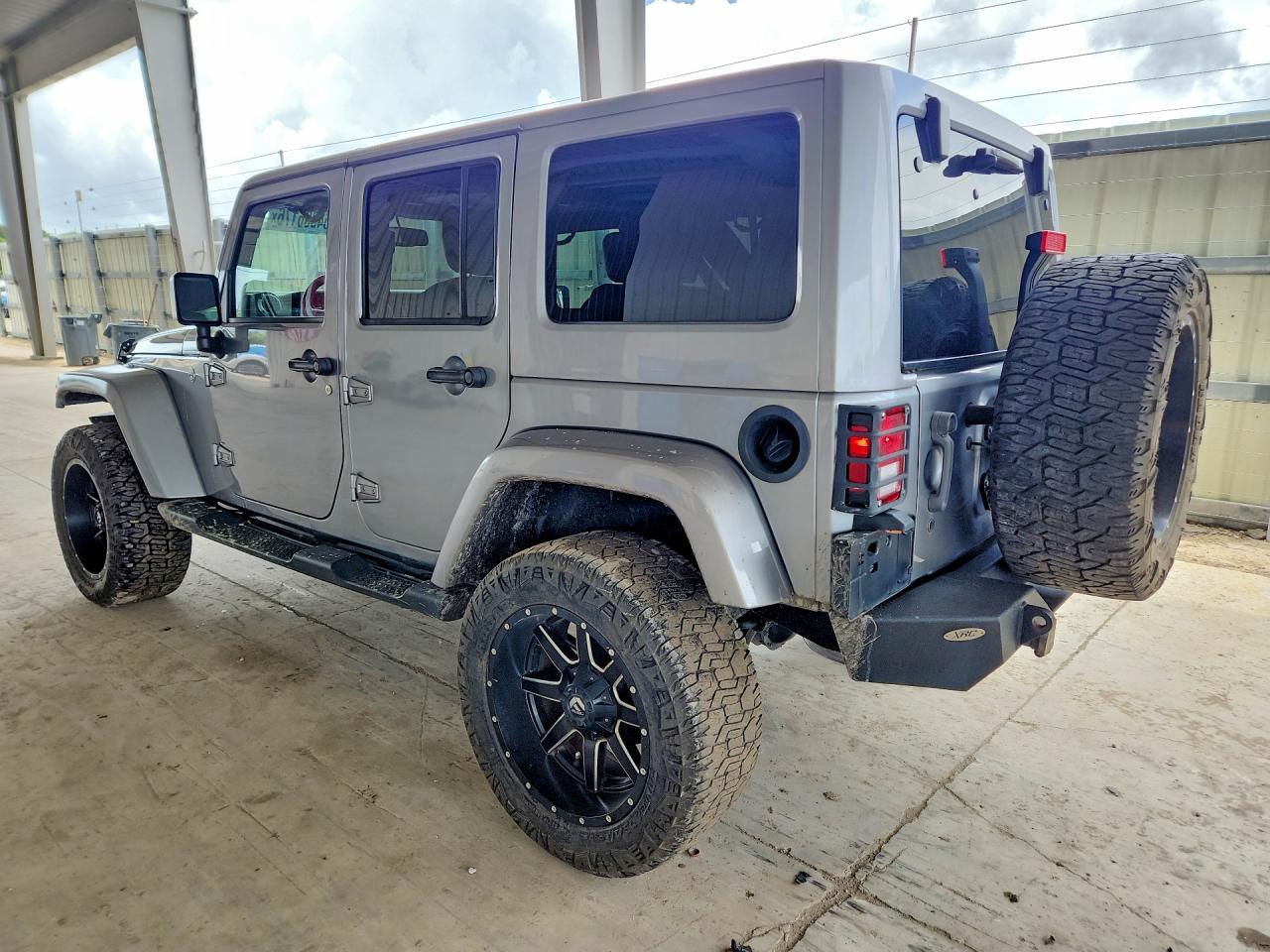2017 JEEP WRANGLER UNLIMITED SAHARA — снимка 2
