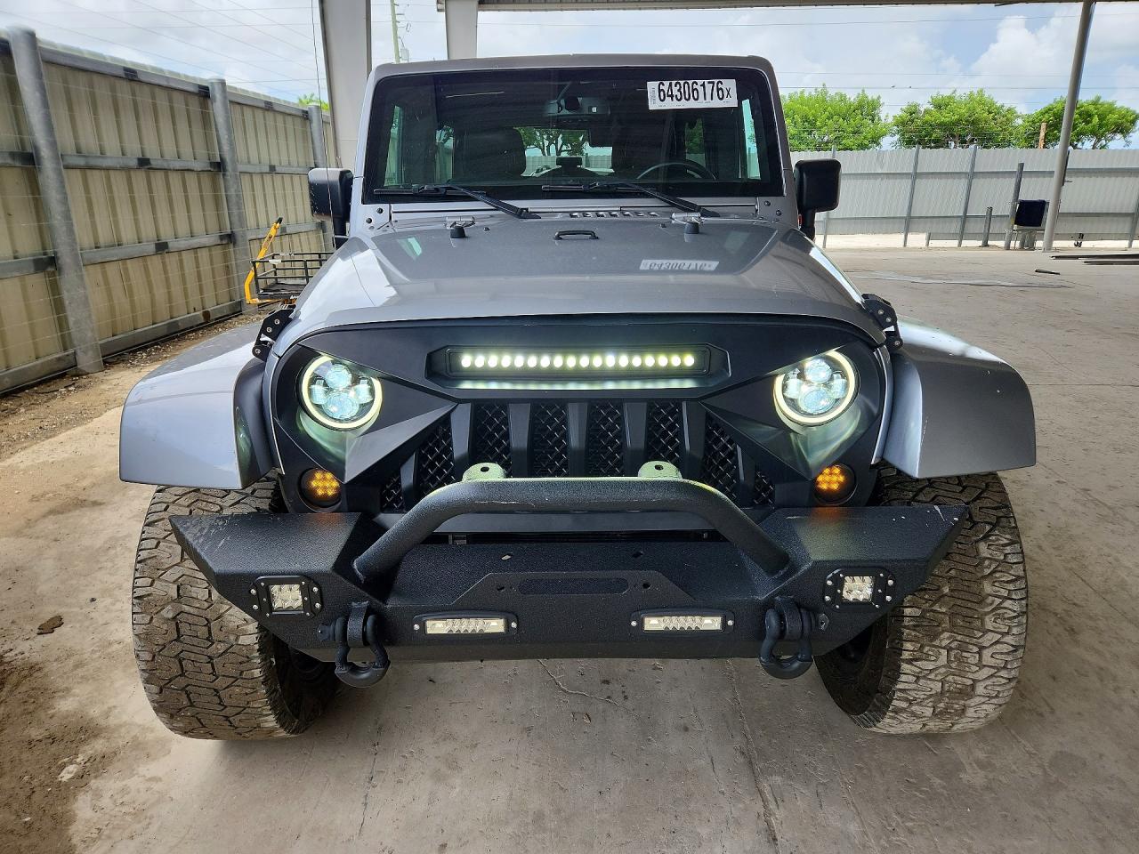 2017 JEEP WRANGLER UNLIMITED SAHARA — снимка 5