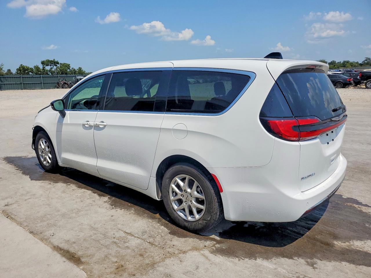 2024 CHRYSLER PACIFICA TOURING L — снимка 2