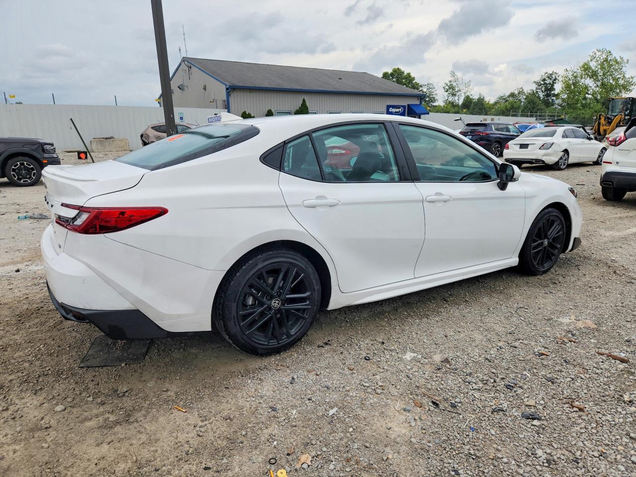 2025 TOYOTA CAMRY SE — снимка 3
