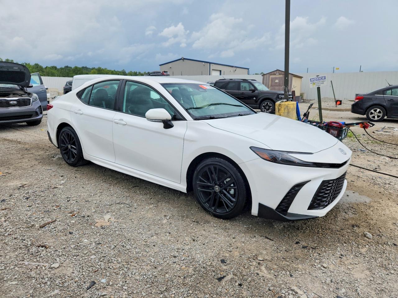 2025 TOYOTA CAMRY SE — снимка 4
