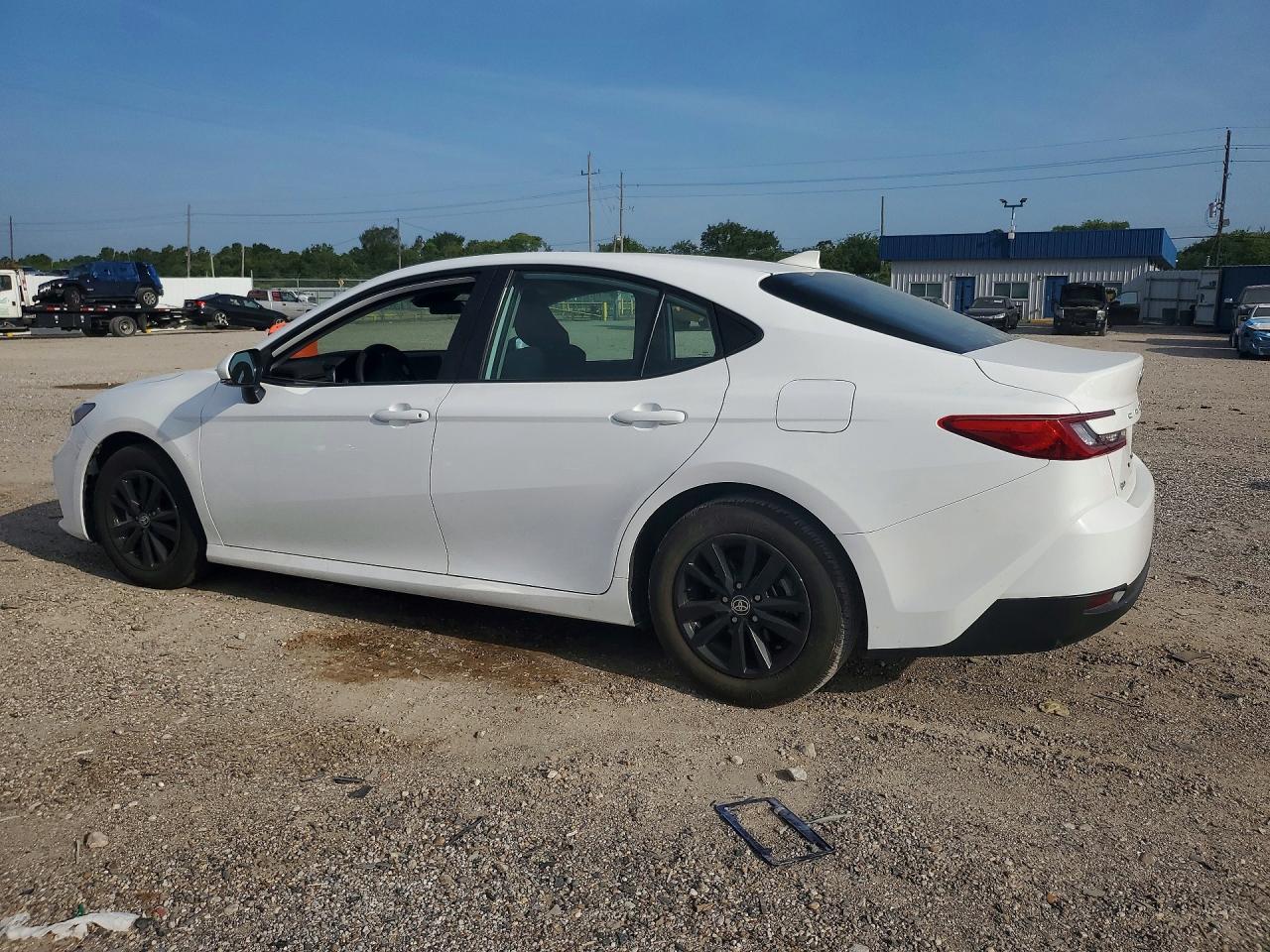 2025 TOYOTA CAMRY LE — снимка 2