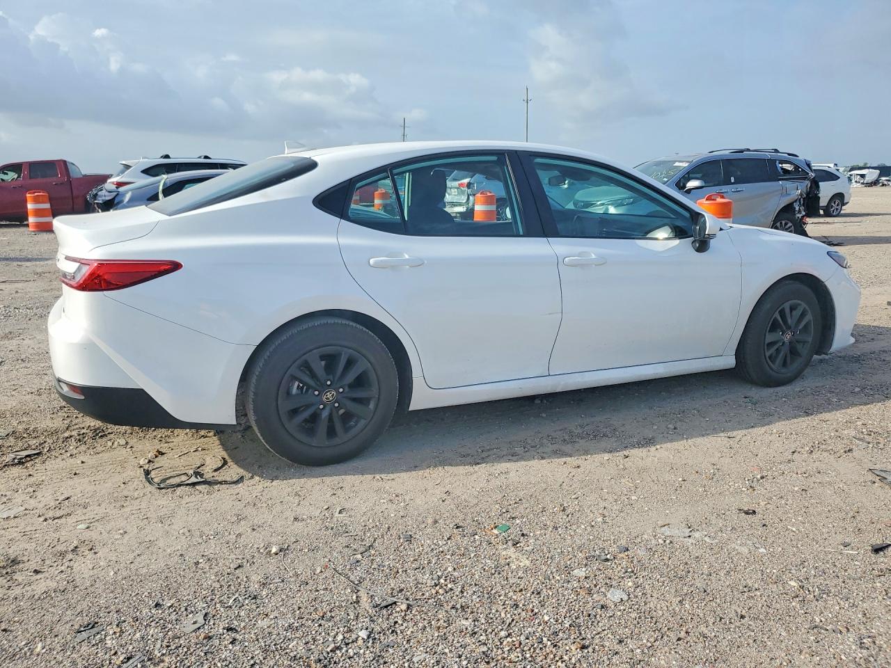 2025 TOYOTA CAMRY LE — снимка 3
