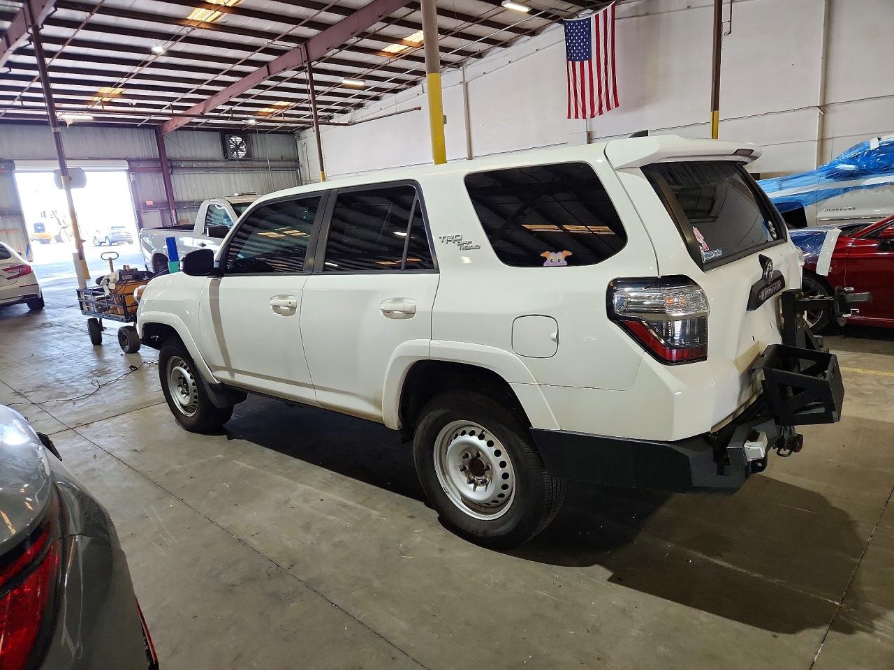 2017 TOYOTA 4RUNNER DELUXE V6 — снимка 2