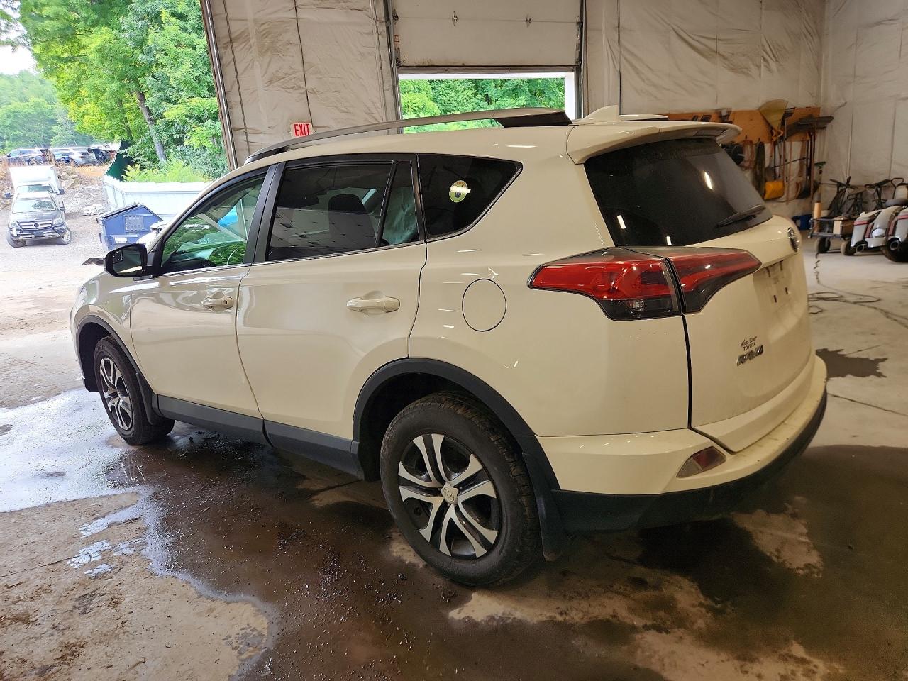 2018 TOYOTA RAV4 LE — снимка 2
