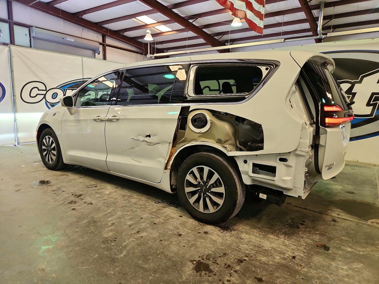 2022 CHRYSLER PACIFICA HYBRID TOURING L — снимка 2