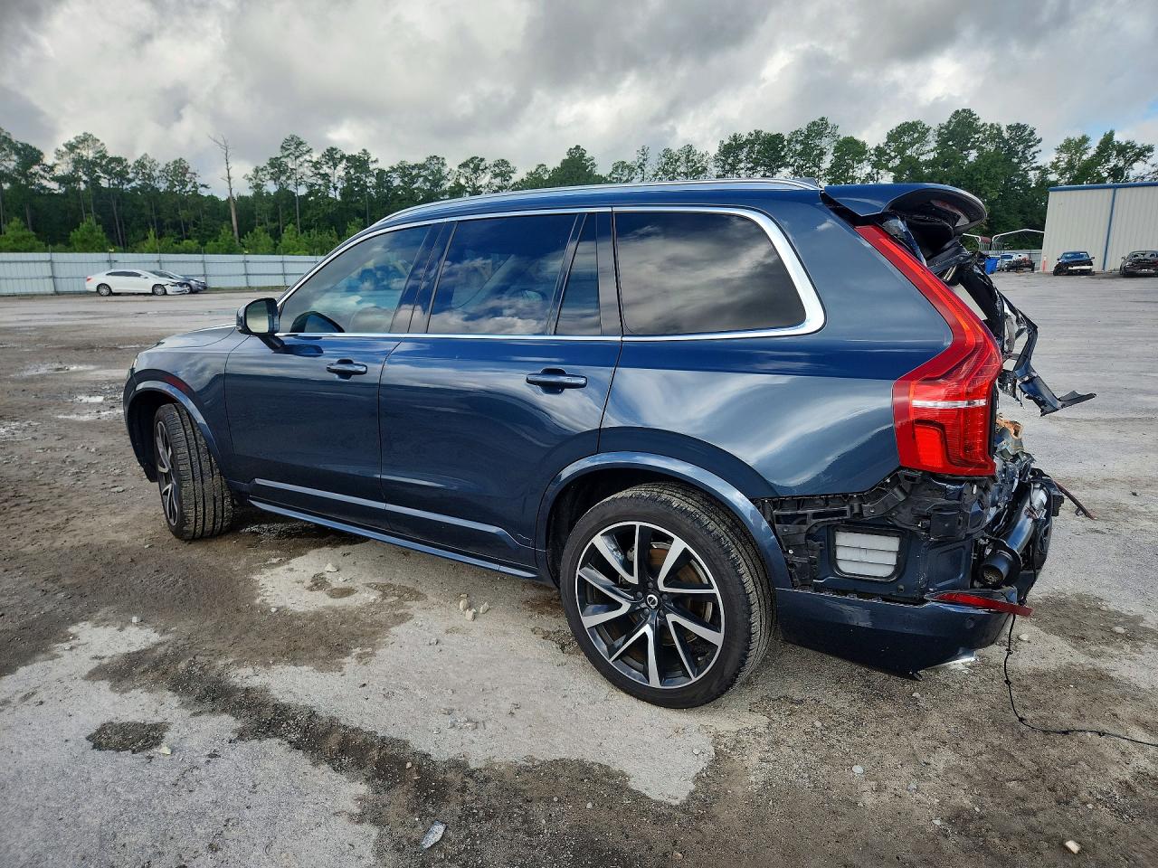 2022 VOLVO XC90 T6 MOMENTUM — снимка 2